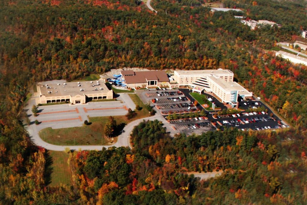 Holiday Inn Fitchburg-Waterpark Екстер'єр фото