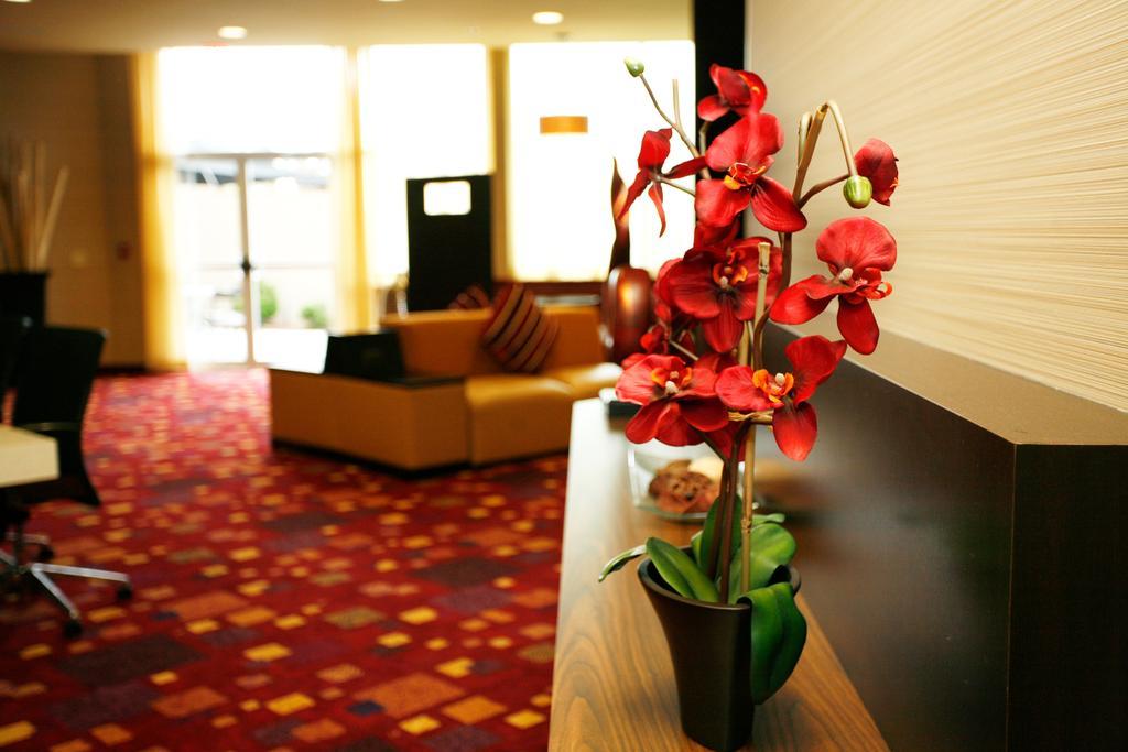 Holiday Inn Fitchburg-Waterpark Екстер'єр фото